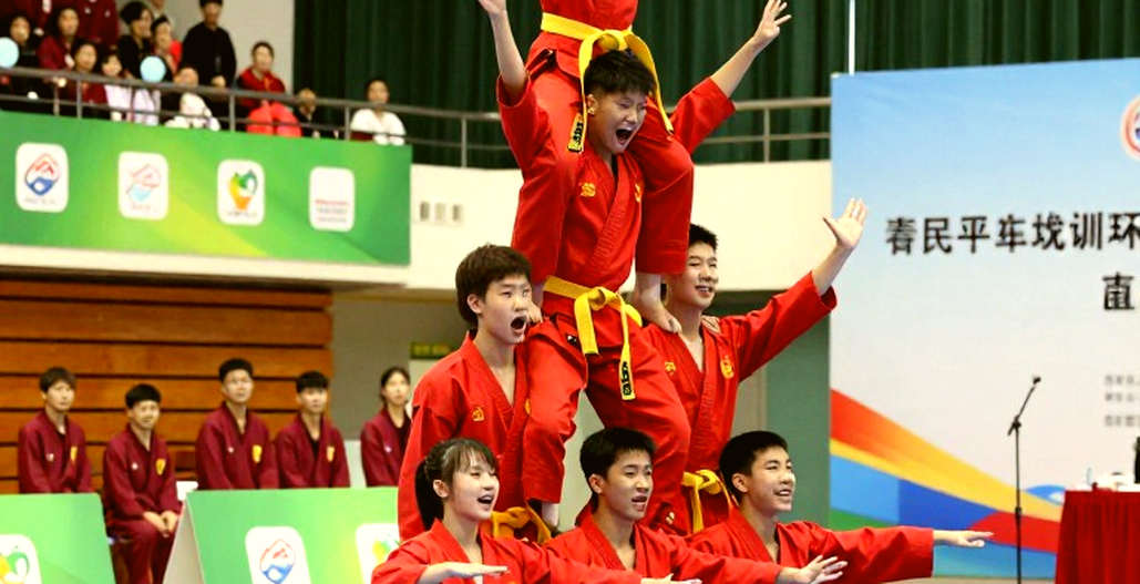 Ba cự ly, một đôi chân: sổ nợ tải trọng của điền kinh Việt Nam Ba cự ly, một đôi chân: sổ nợ tải trọng của điền kinh Việt Nam