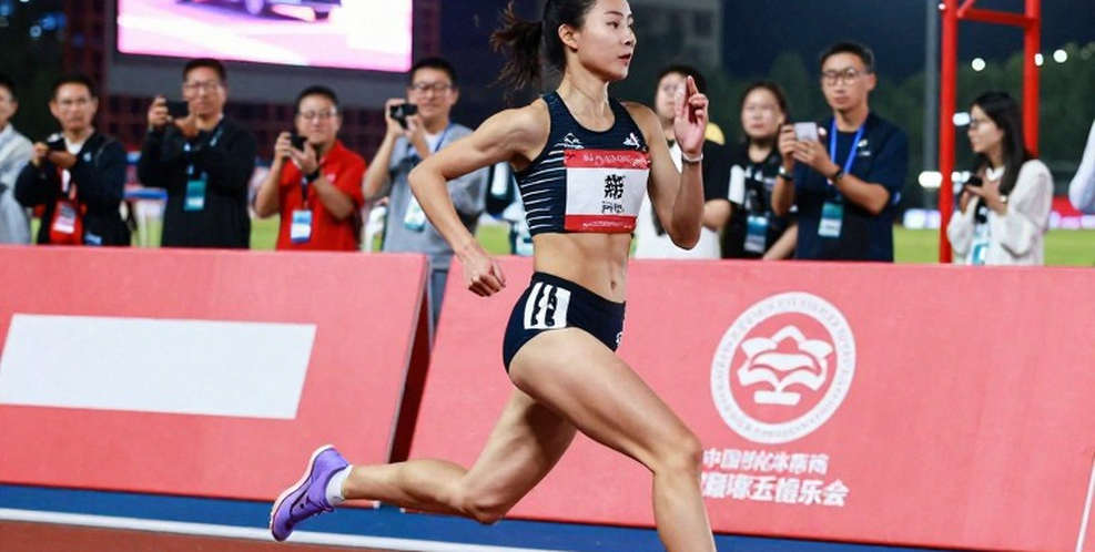 Danh sách giày phê duyệt và tấm huy chương đi bộ 42,195 km bị đổi chủ
