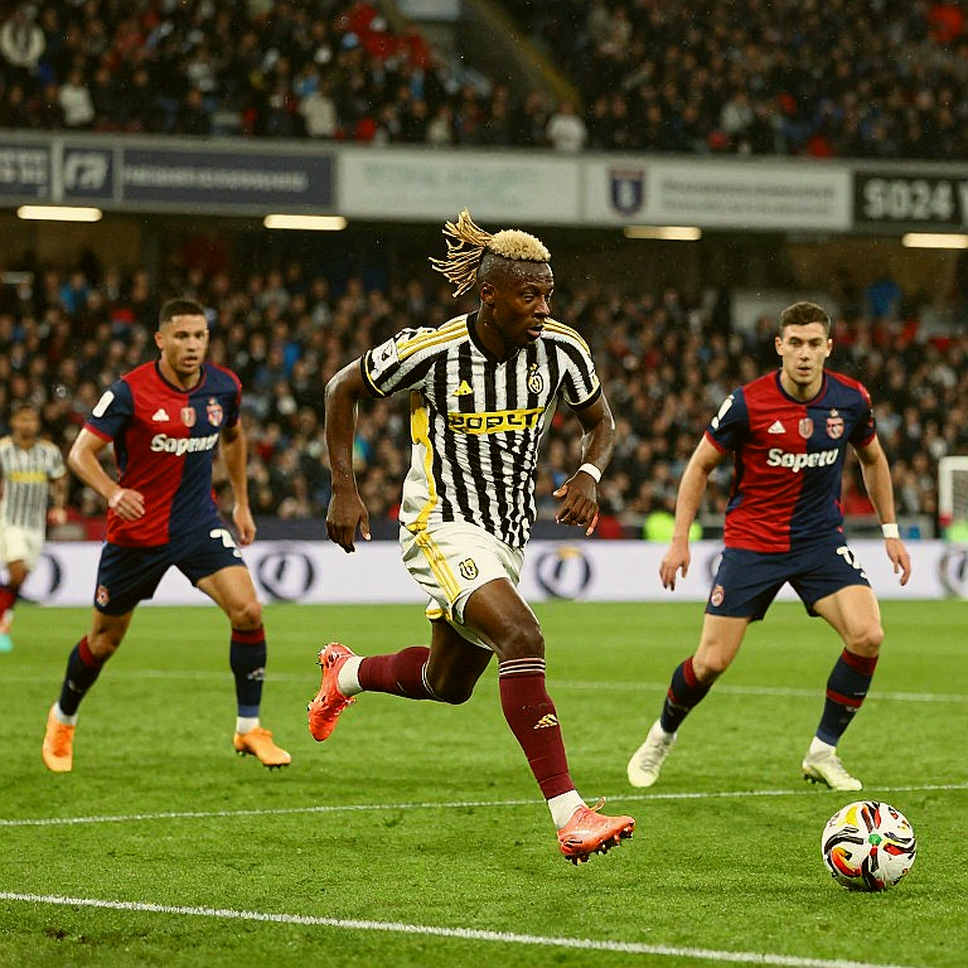 Tung hứng bằng hai mu bàn chân: Sakashita Mako, chiếc áo Cerezo Osaka và bài học về cách đọc sai dữ liệu thể lực