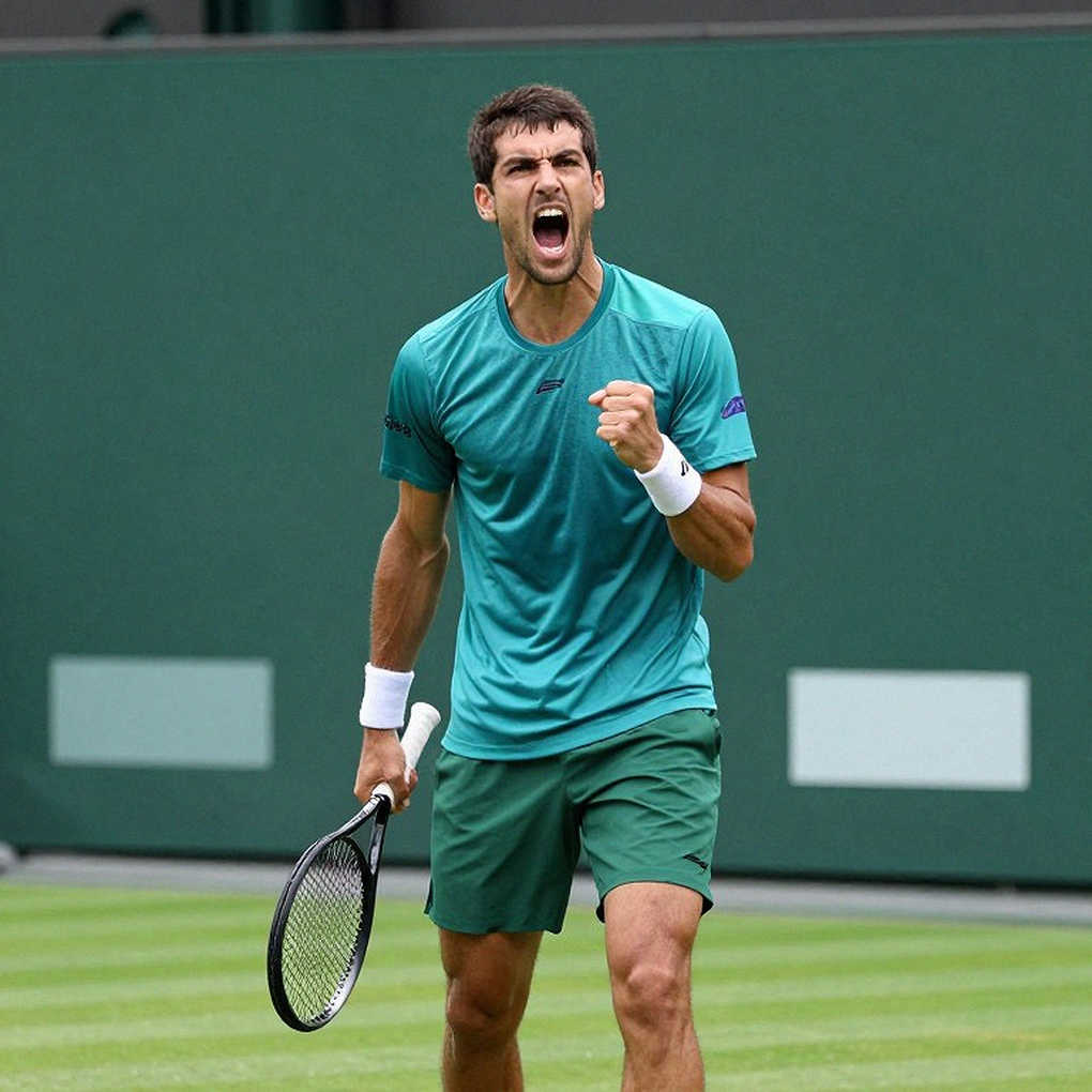 Iga Swiatek dừng bước ở US Open 2026 sau màn lội ngược dòng của Zheng Qinwen Iga Swiatek dừng bước ở US Open 2026 sau màn lội ngược dòng của Zheng Qinwen