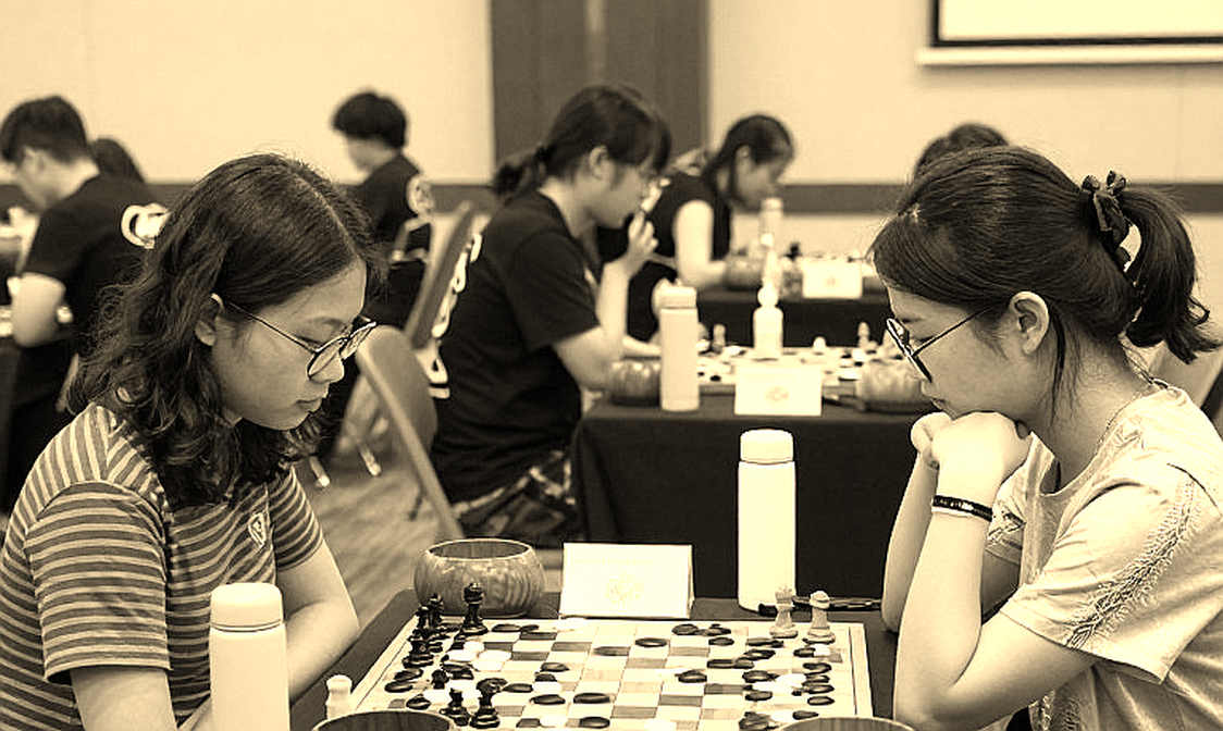 Carlsen's Pipers vươn lên dẫn đầu nhưng ChessBase Magazine #225 kể câu chuyện Prague