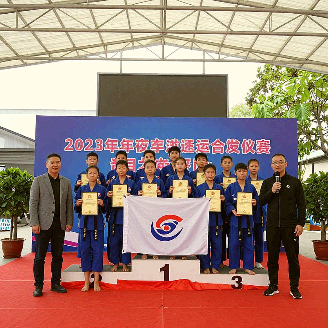 27 vương triều trong 28 năm: Nhịp đập bất ổn của đai vô địch hạng nặng UFC