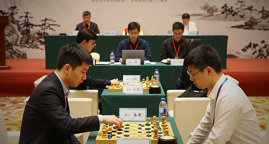 GCL 2026: Nepomniachtchi khiến Carlsen toát mồ hôi trước khi vượt qua Sindarov trên đồng hồ