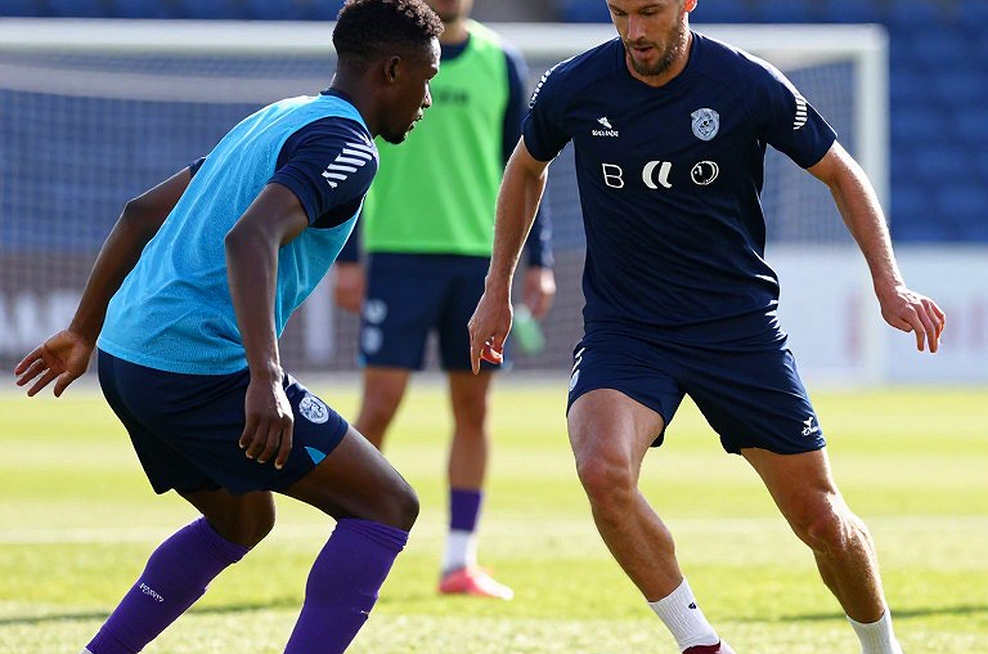Carrick, 5 điểm sau 5 vòng và khoảng trống không ai vẽ trên bảng chiến thuật