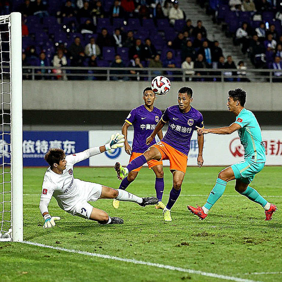 Kỳ chuyển nhượng V.League: Bản hợp đồng không giá và mùa giải không dữ liệu