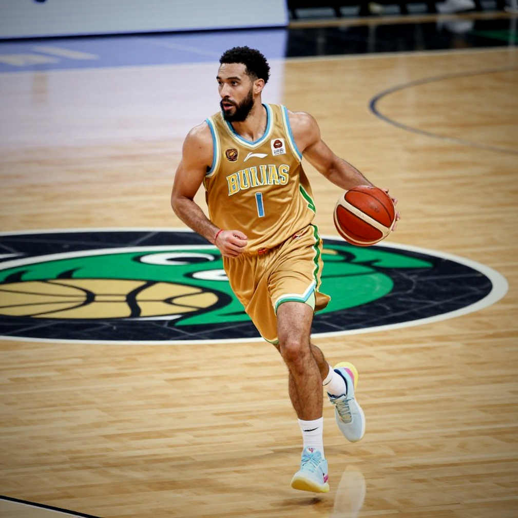 Mike James ra mắt Anadolu Efes: Debut 14 điểm với chiến thắng hẹp 76-71, thách thức vai trò creator tại Efes