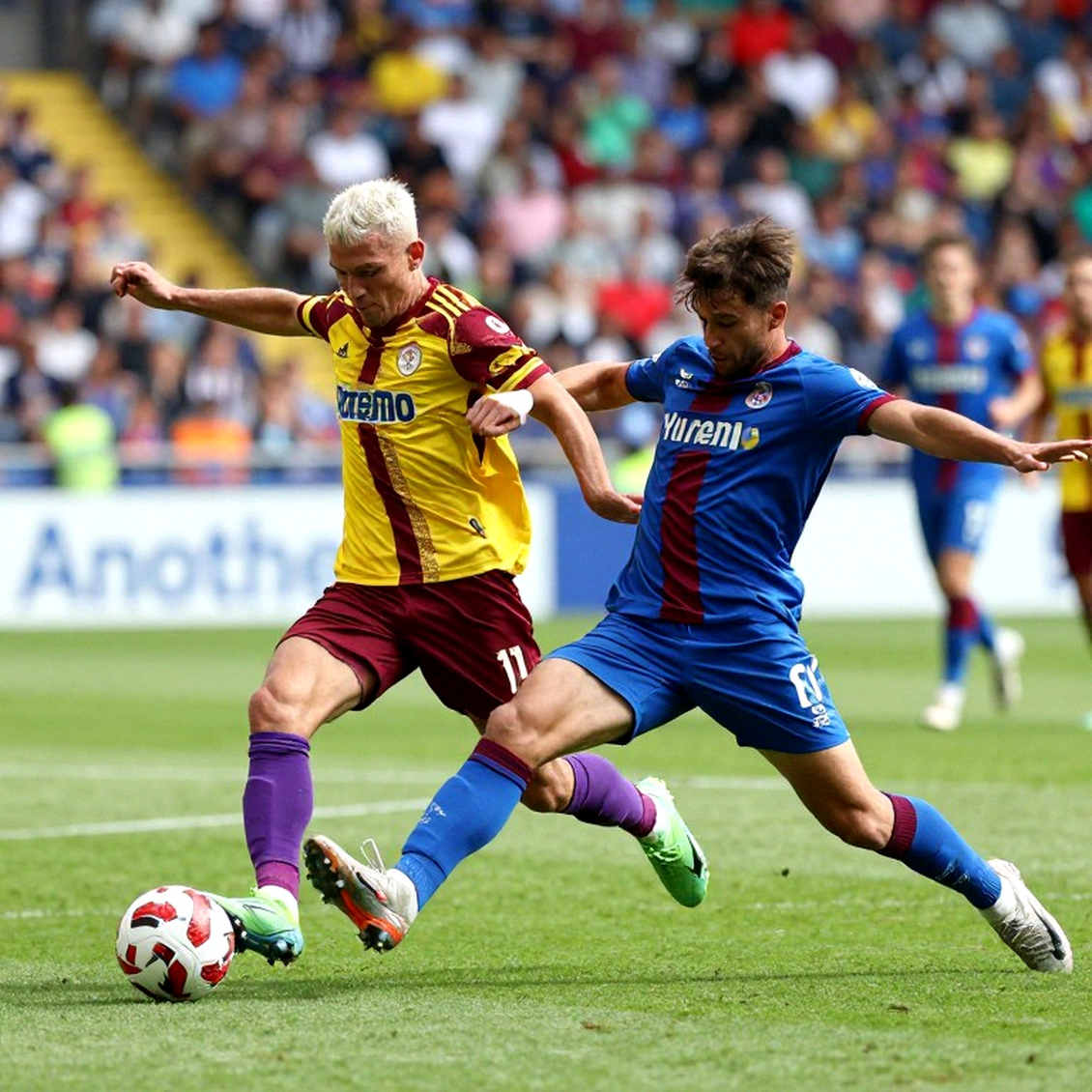 Mùa chuyển nhượng V.League: Khi những bản hợp đồng được viết bằng nước mắt và đồng tiền tỉnh lẻ